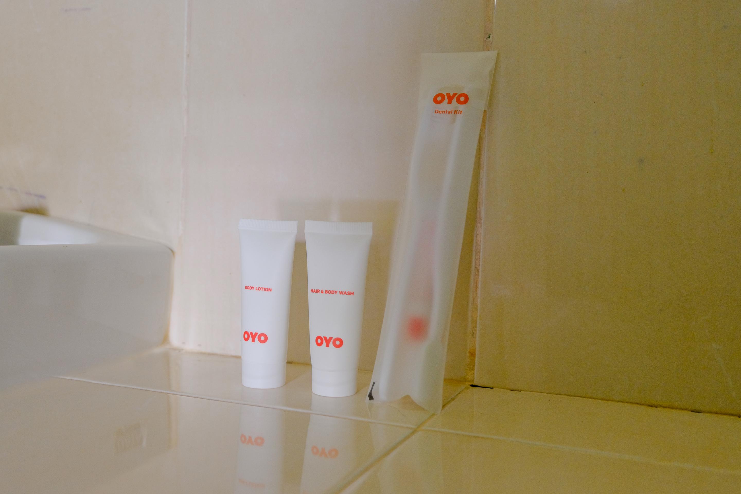 ホテル Oyo 1784 Hj アニック レジデンス マディウン エクステリア 写真